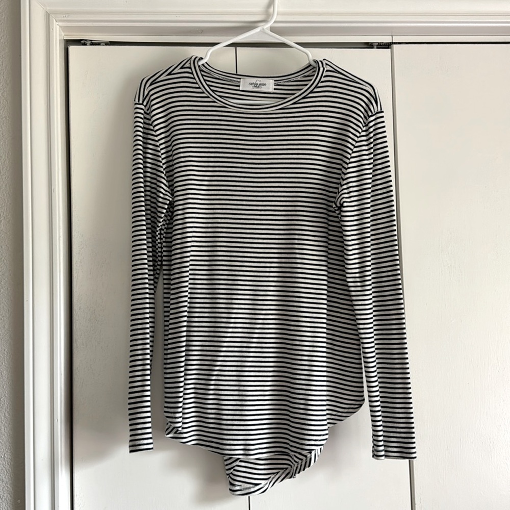 Carly Jean Los Angeles Large Long Sleeve Top